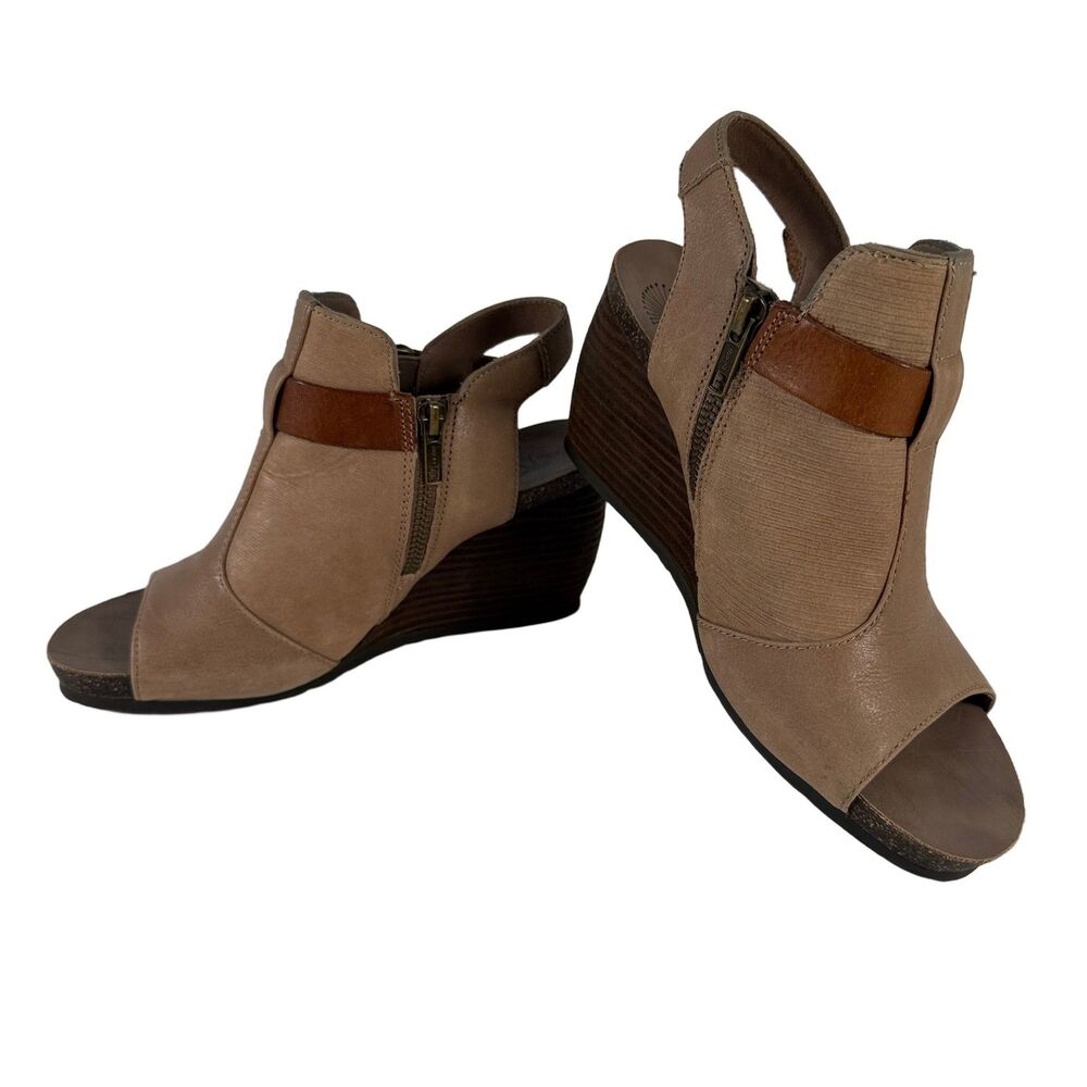 OTBT Arcadian Leather Peep Toe Wedge Sandals Taupe Slingback Buckle Women's 7.5M